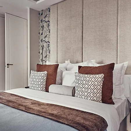 Urban Luxury Suite Apartment